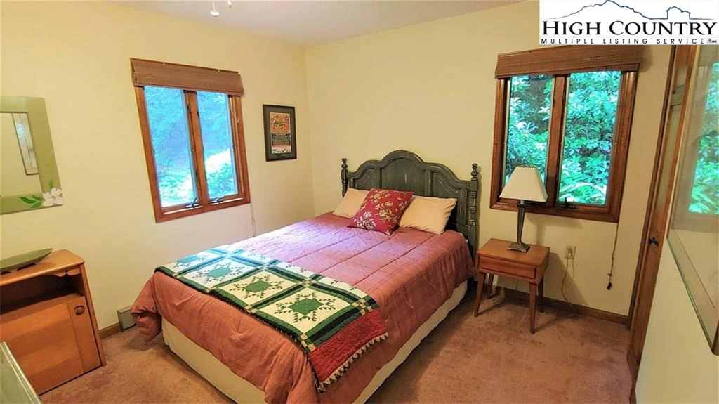 Image number 17 for the current listing