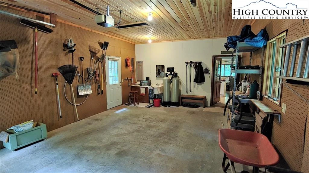 Image number 15 for the current listing