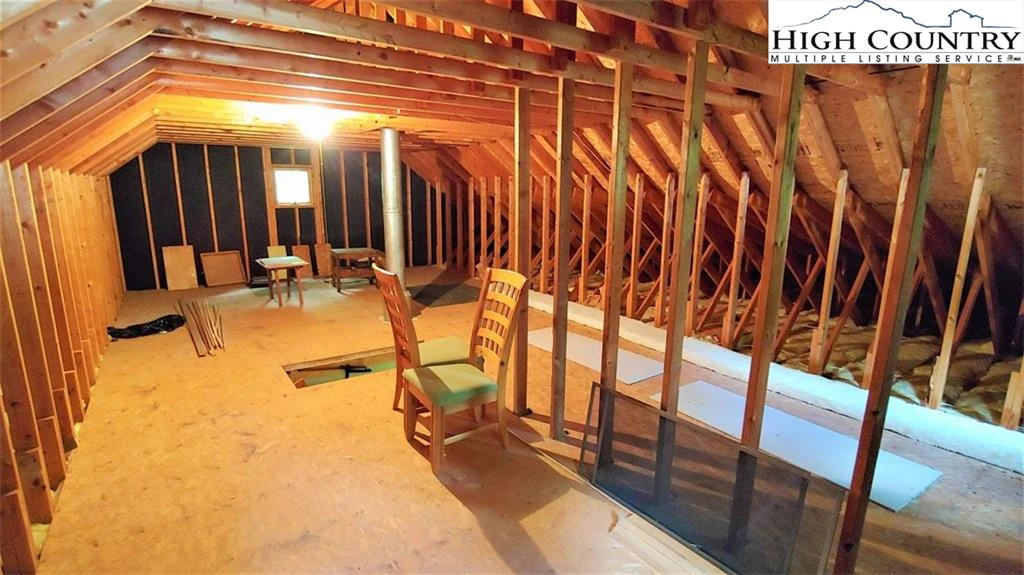 Image number 13 for the current listing
