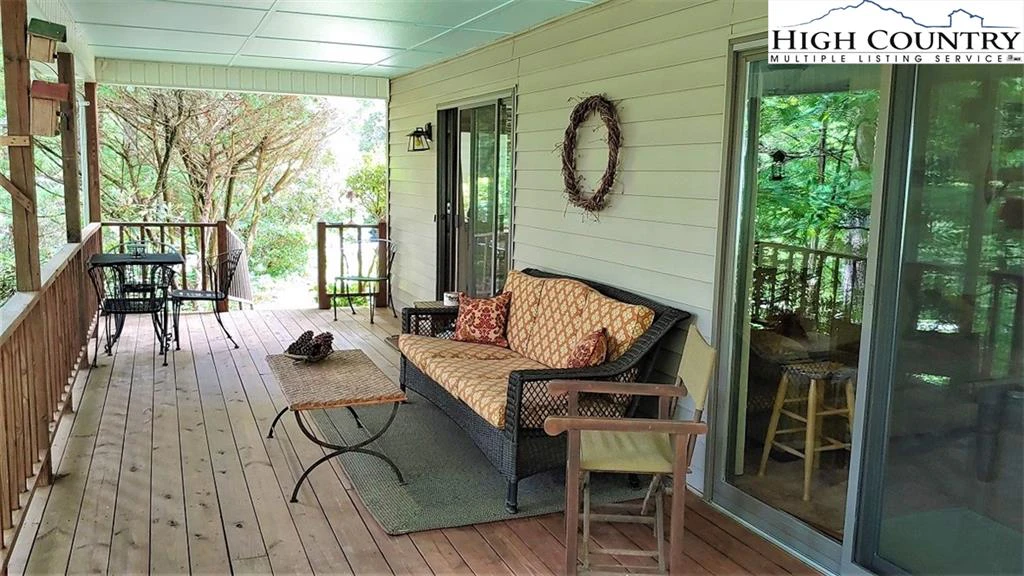 Image number 27 for the current listing