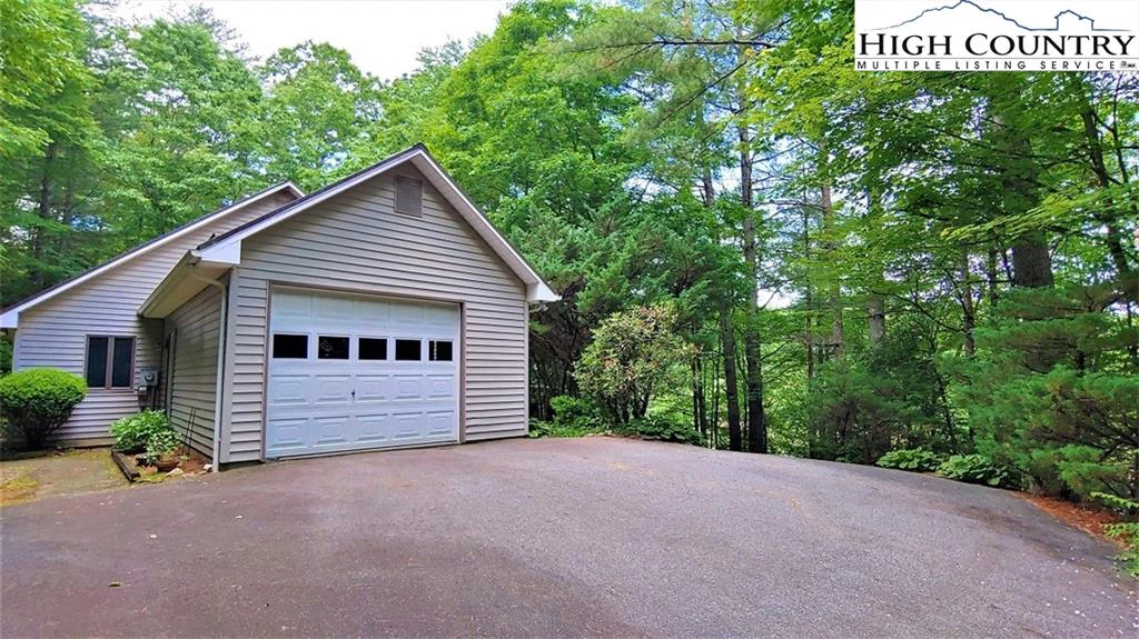 Image number 10 for the current listing