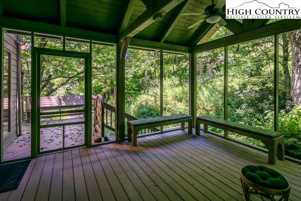 Image number 19 for the current listing