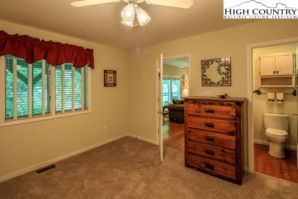 Image number 14 for the current listing