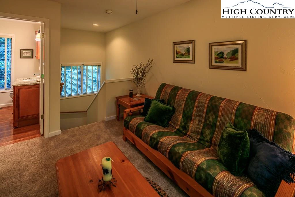 Image number 9 for the current listing