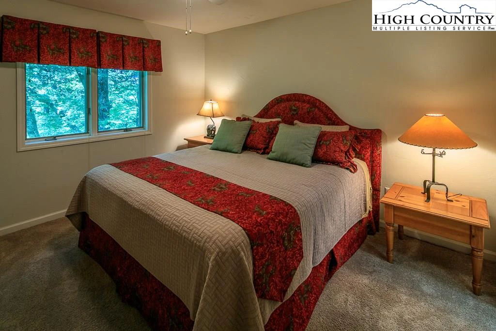 Image number 6 for the current listing