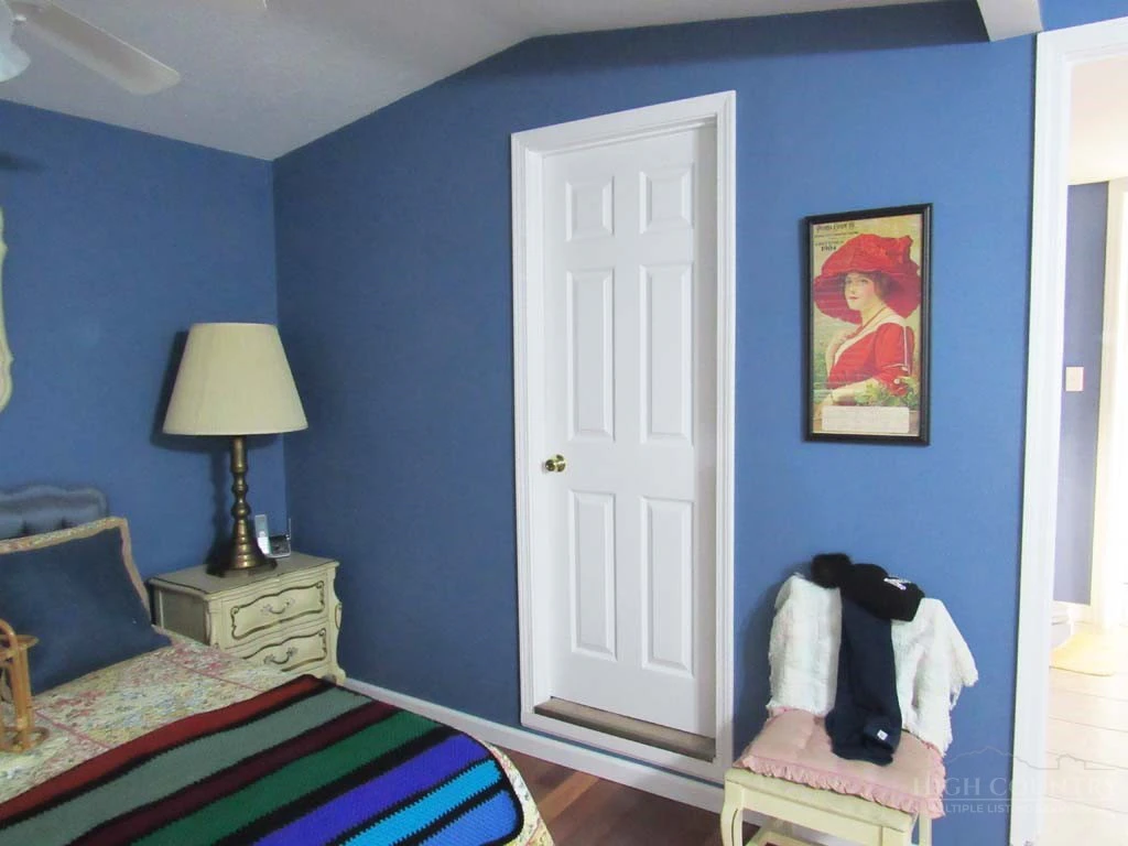 Image number 11 for the current listing