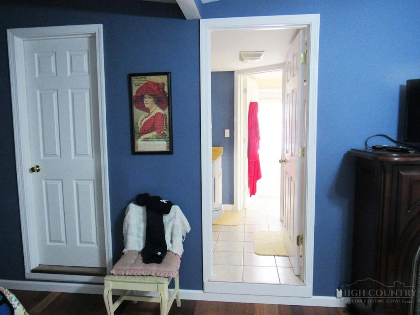 Image number 4 for the current listing