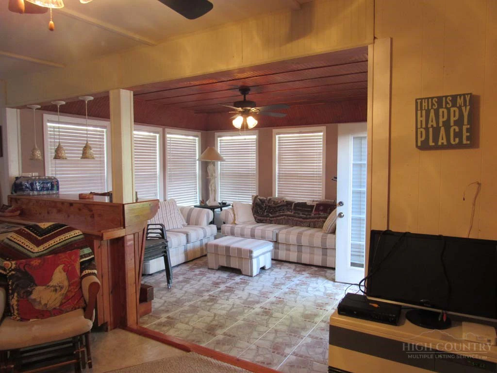 Image number 6 for the current listing