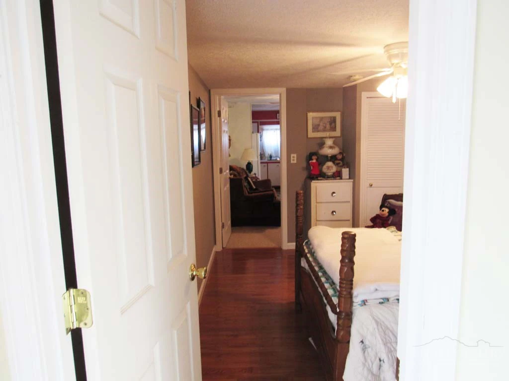 Image number 10 for the current listing