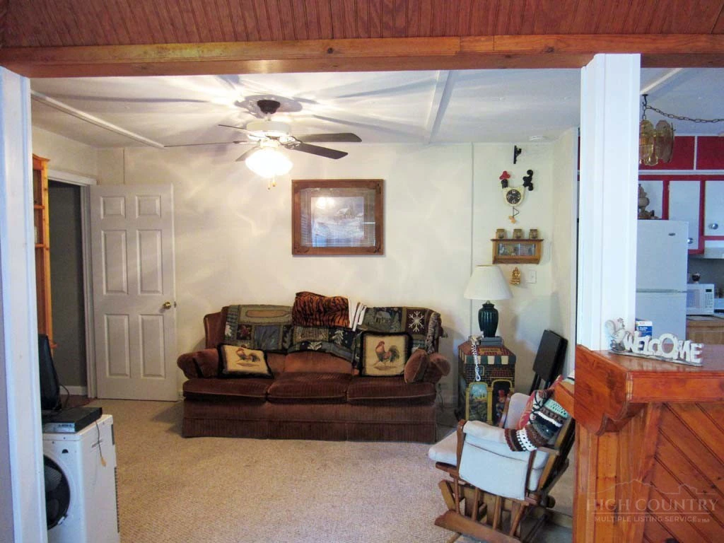 Image number 12 for the current listing