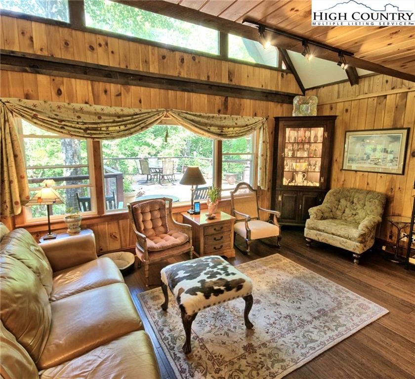Image number 13 for the current listing