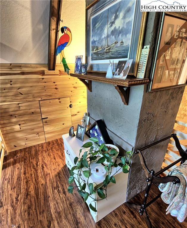 Image number 6 for the current listing