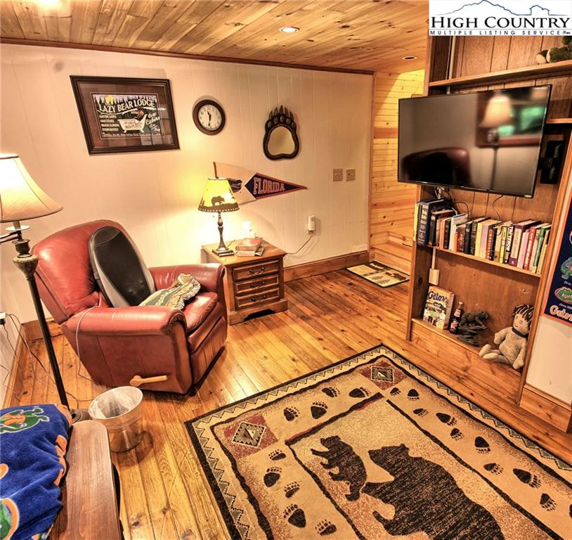 Image number 8 for the current listing