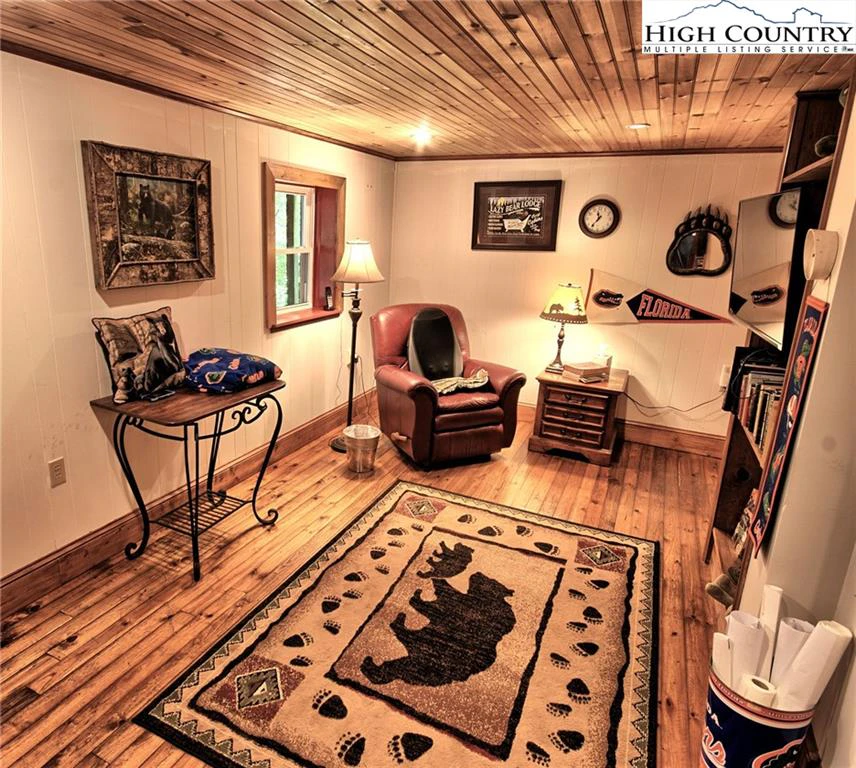 Image number 9 for the current listing