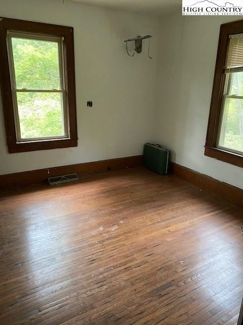 Image number 7 for the current listing