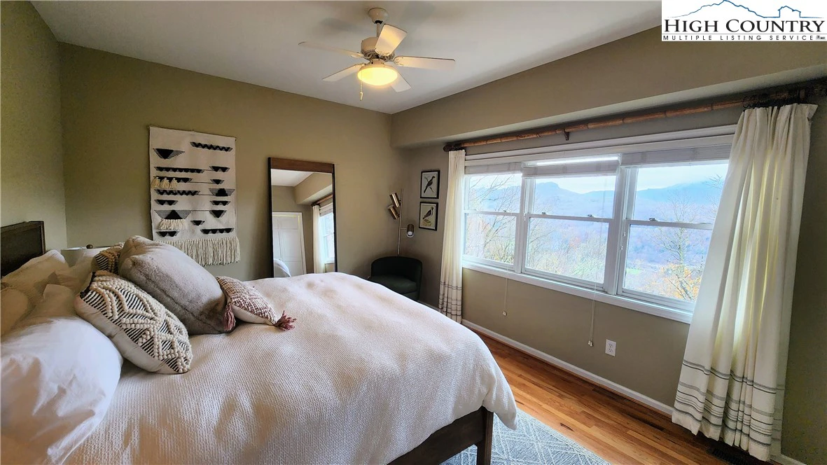 Image number 5 for the current listing