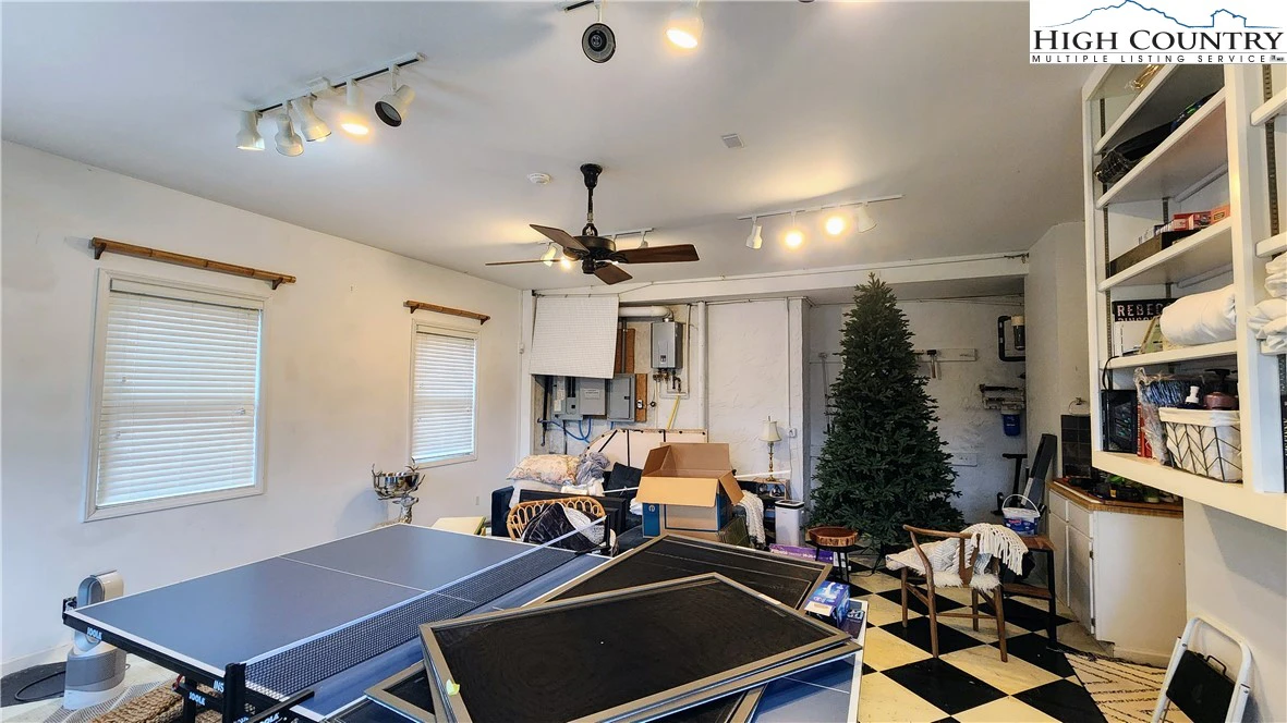 Image number 19 for the current listing