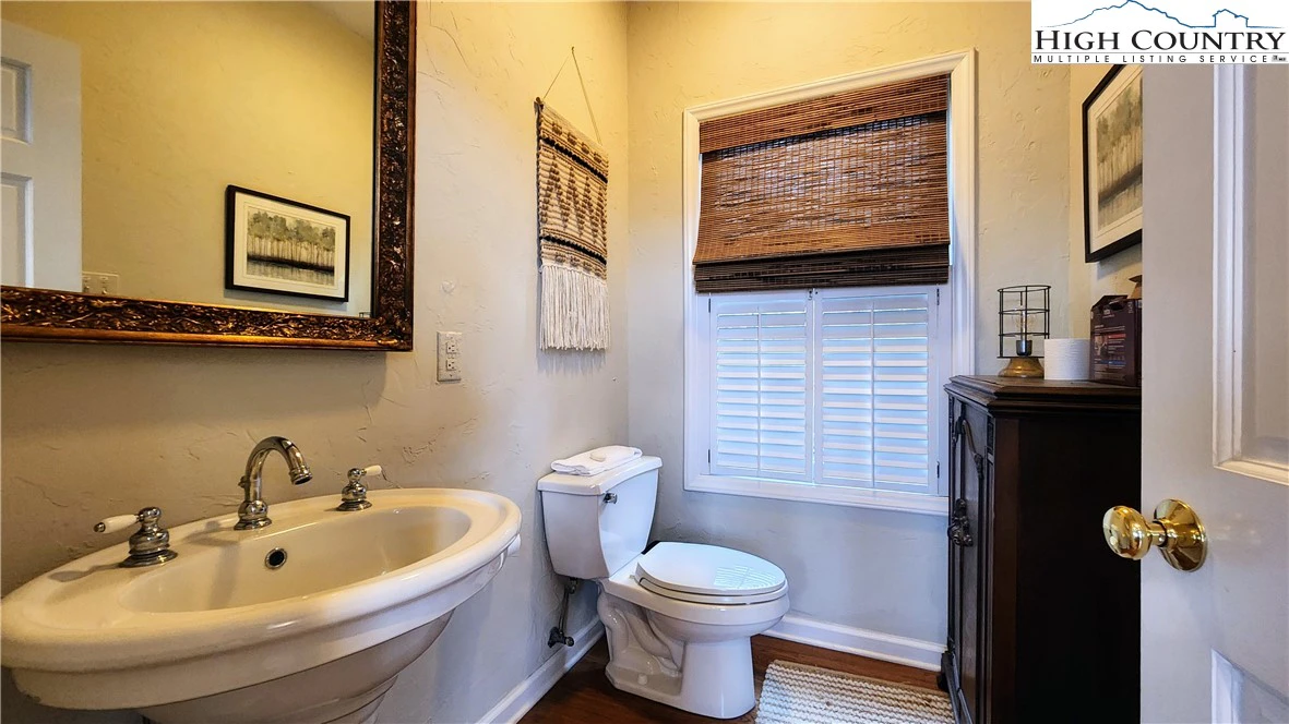Image number 3 for the current listing