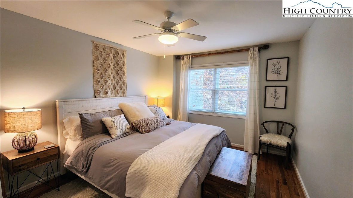 Image number 7 for the current listing