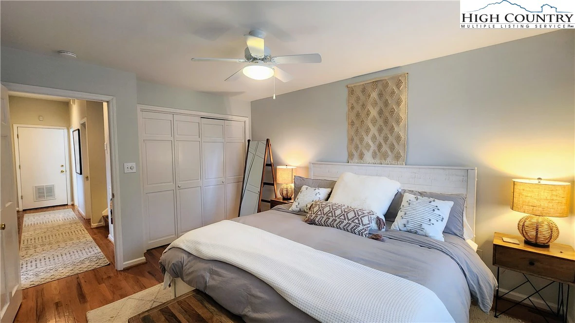 Image number 8 for the current listing