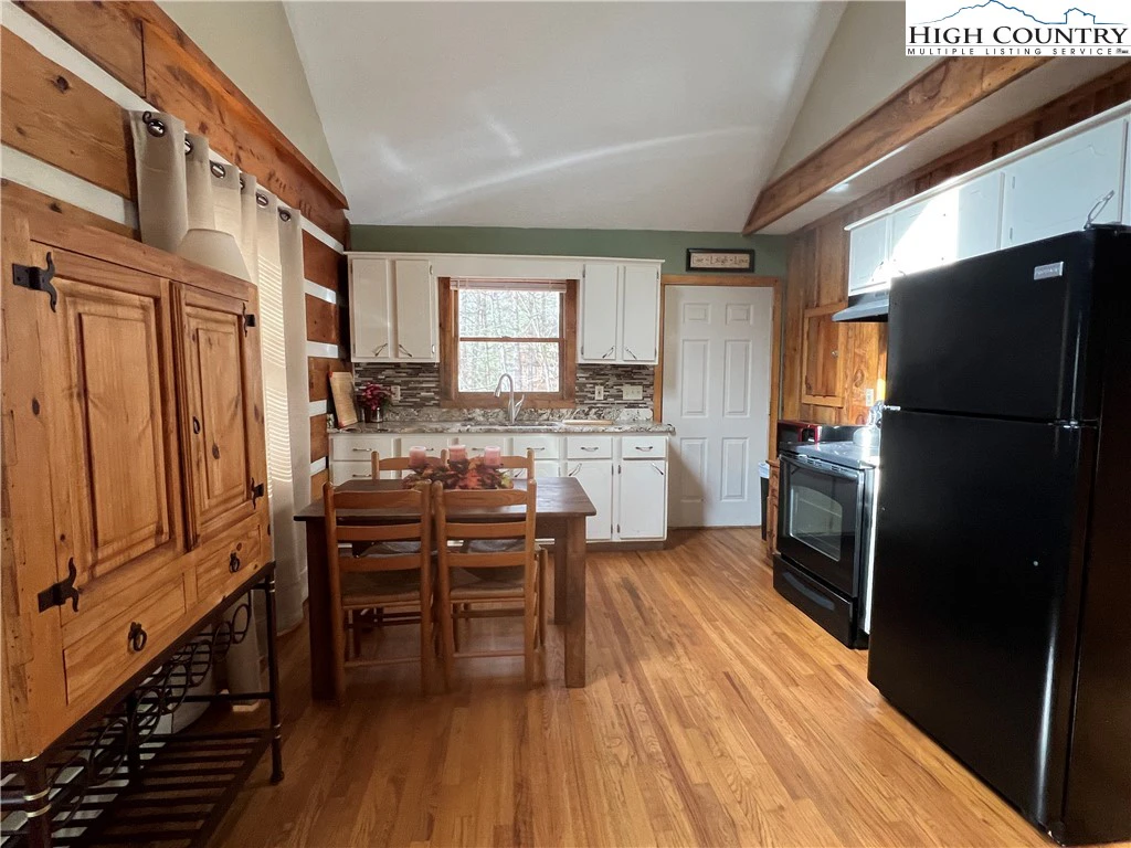 Image number 15 for the current listing