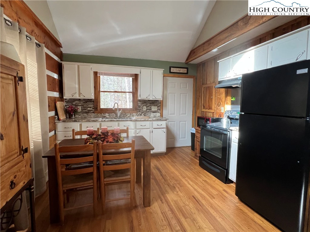 Image number 14 for the current listing
