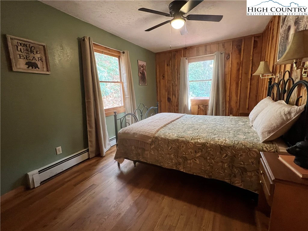 Image number 13 for the current listing