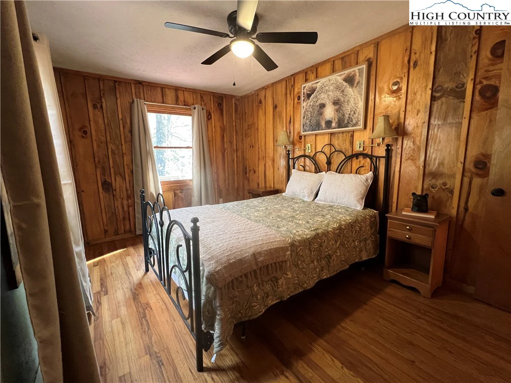 Image number 12 for the current listing