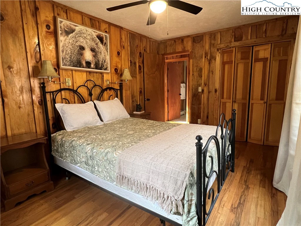 Image number 2 for the current listing