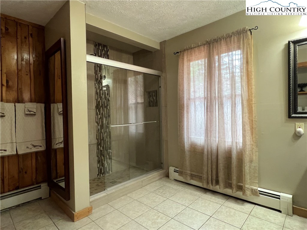 Image number 11 for the current listing