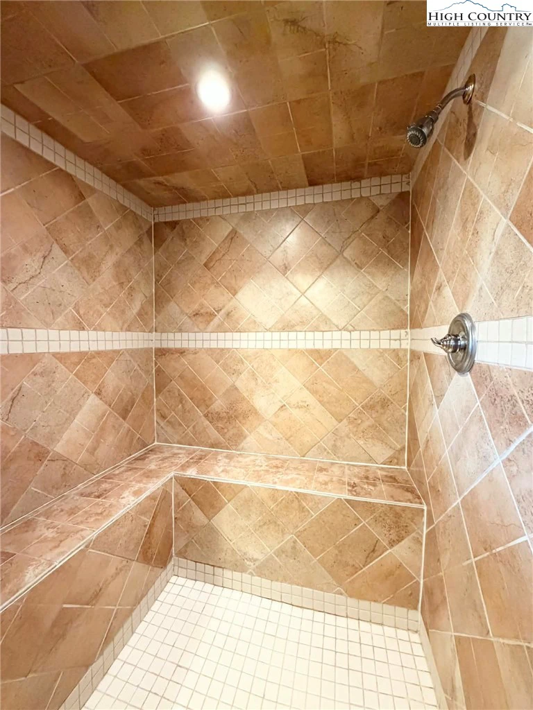 Image number 2 for the current listing