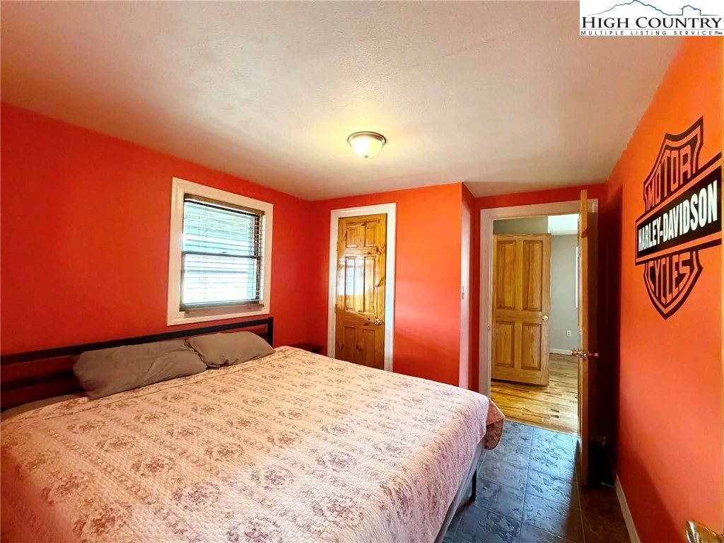 Image number 12 for the current listing