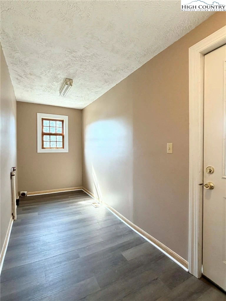 Image number 13 for the current listing
