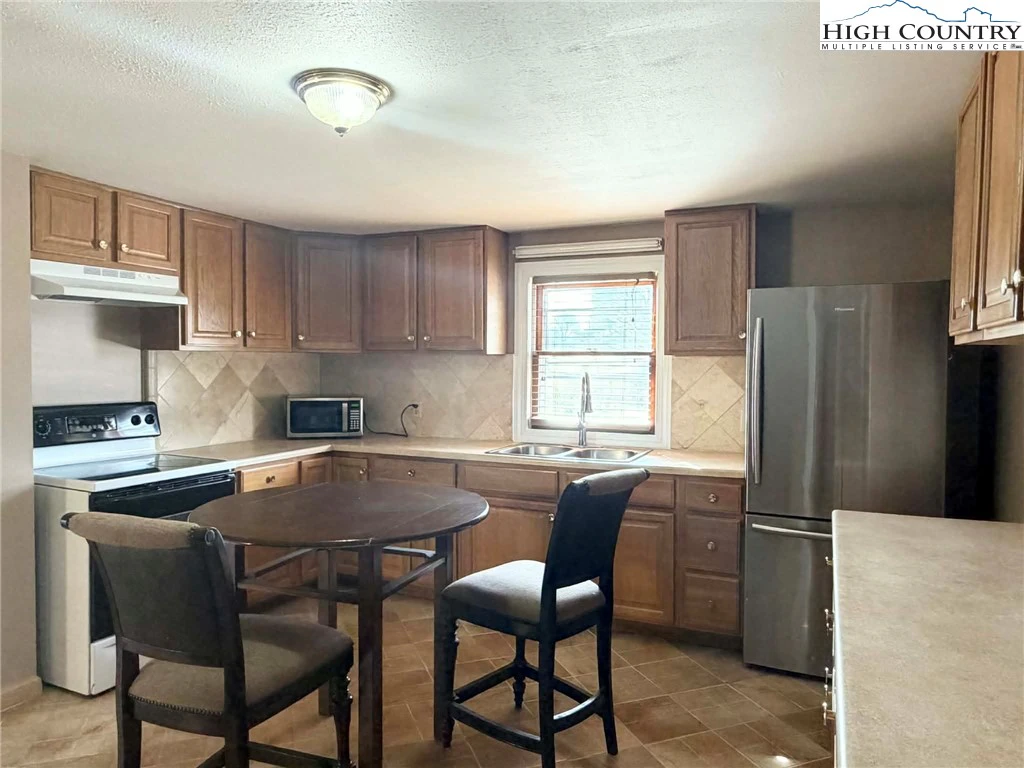 Image number 11 for the current listing