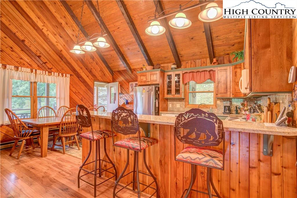 Image number 14 for the current listing