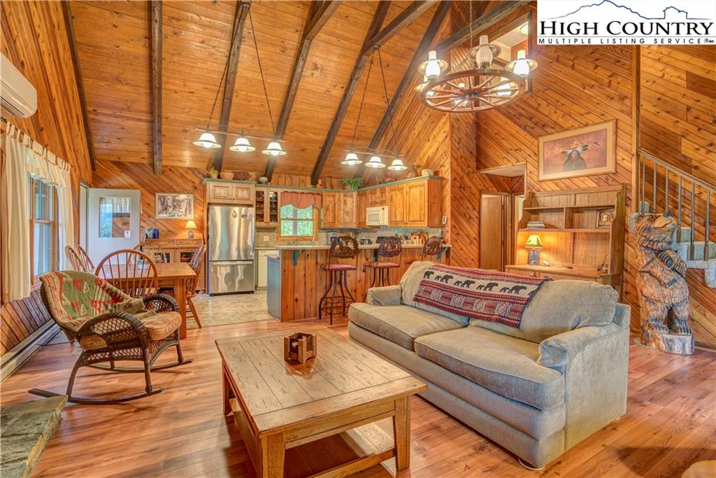 Image number 13 for the current listing