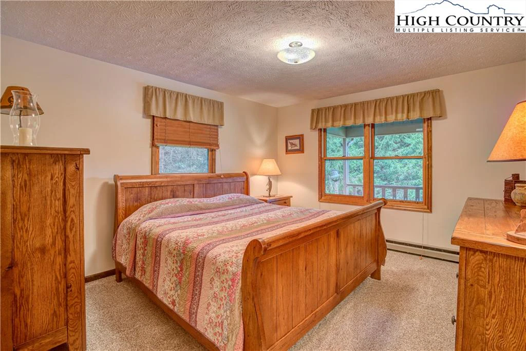 Image number 11 for the current listing