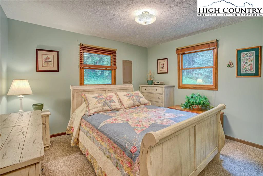 Image number 10 for the current listing