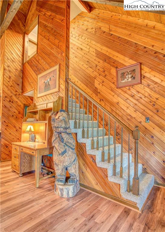 Image number 9 for the current listing