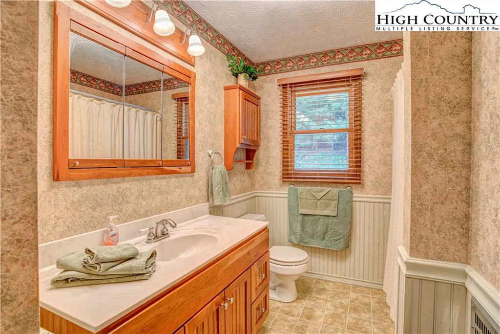 Image number 6 for the current listing