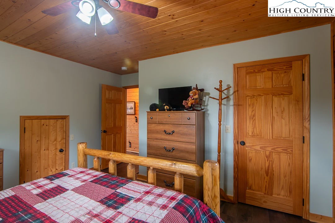Image number 7 for the current listing