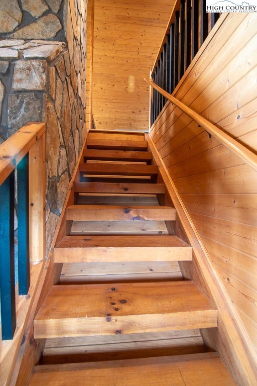 Image number 9 for the current listing