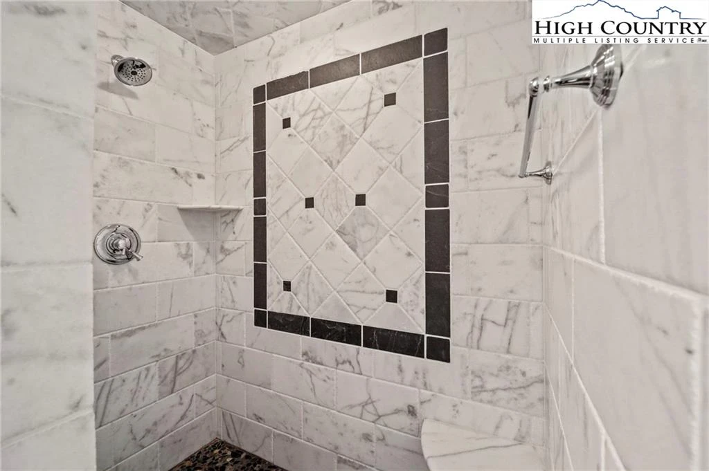 Image number 3 for the current listing