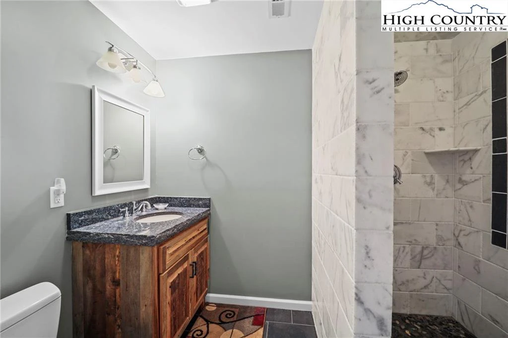 Image number 4 for the current listing