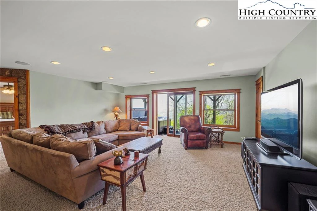 Image number 2 for the current listing