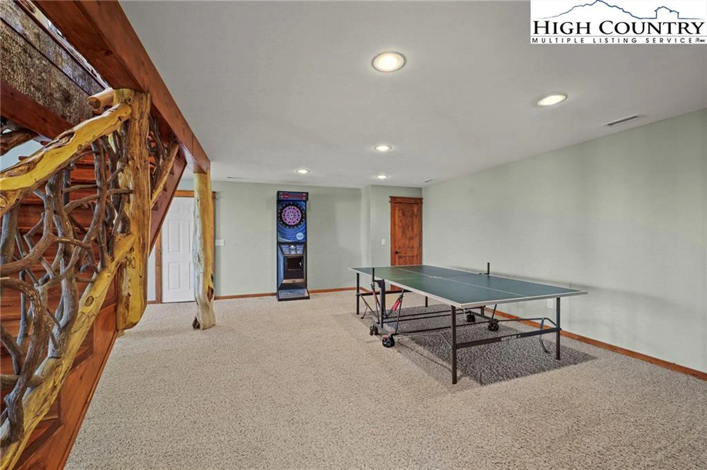 Image number 18 for the current listing