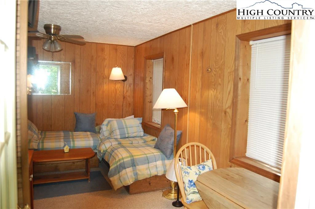 Image number 8 for the current listing
