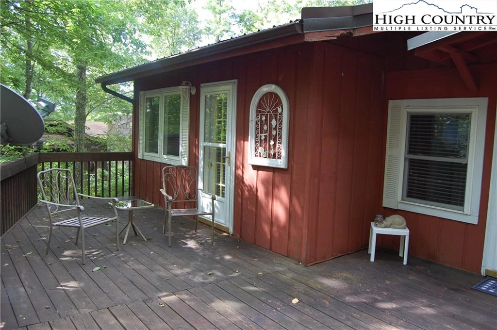 Image number 16 for the current listing