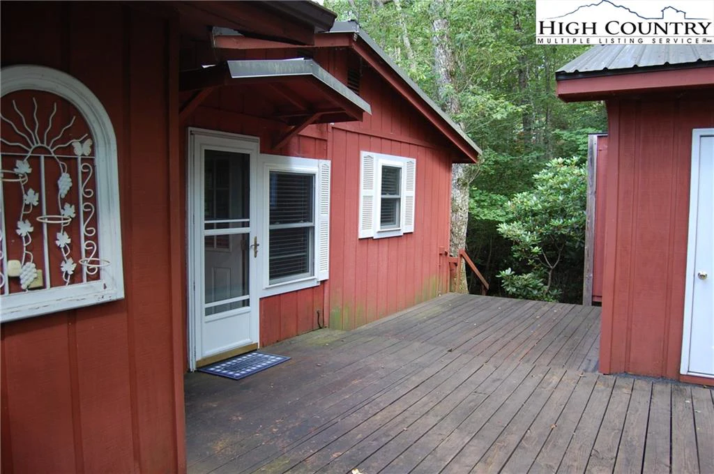Image number 15 for the current listing