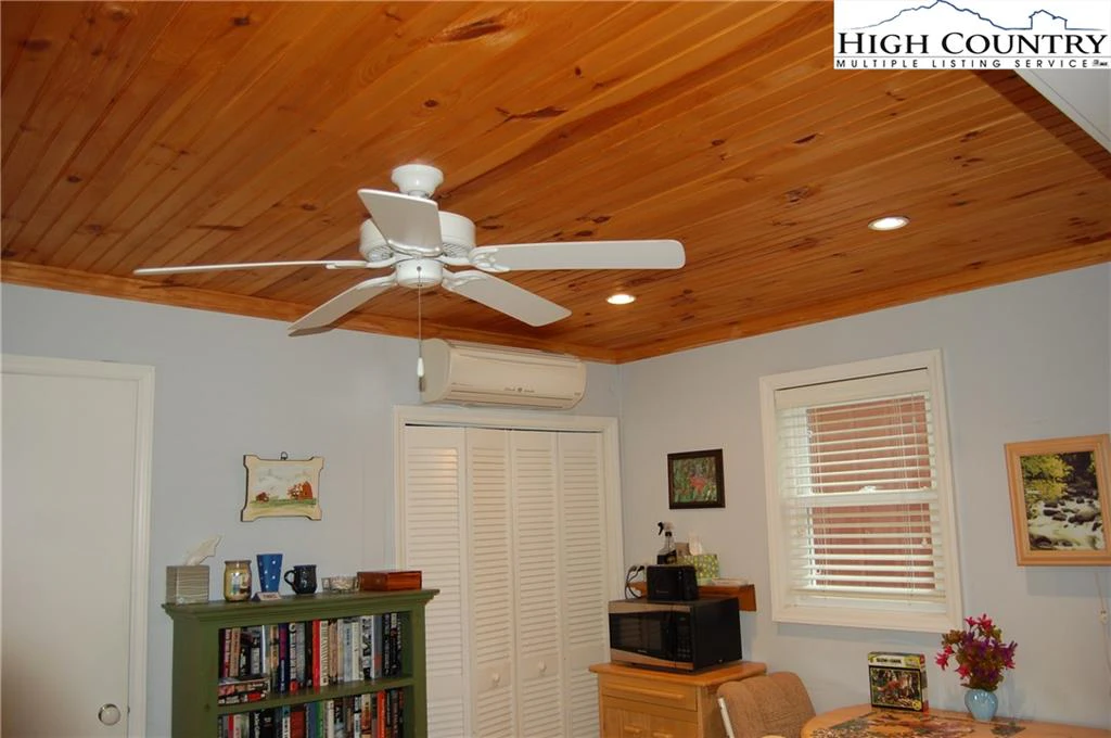 Image number 2 for the current listing